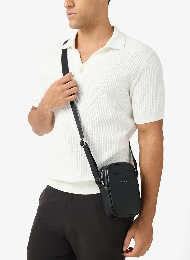 CALVIN KLEIN Raised Logo Plaque Slim Reporter Bag